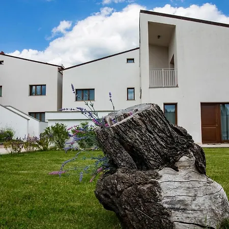 The Florence Hills & Wellness Resort
