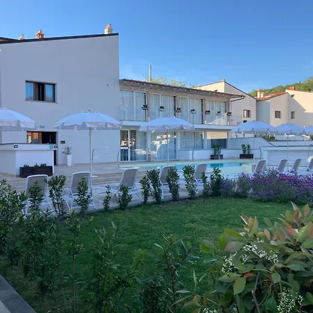 The Florence Hills & Wellness Resort 4*